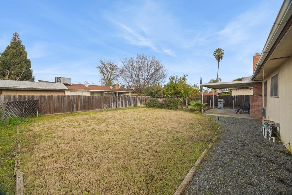 Image 29 of property listing at 741 W Holland, Clovis, CA 93612