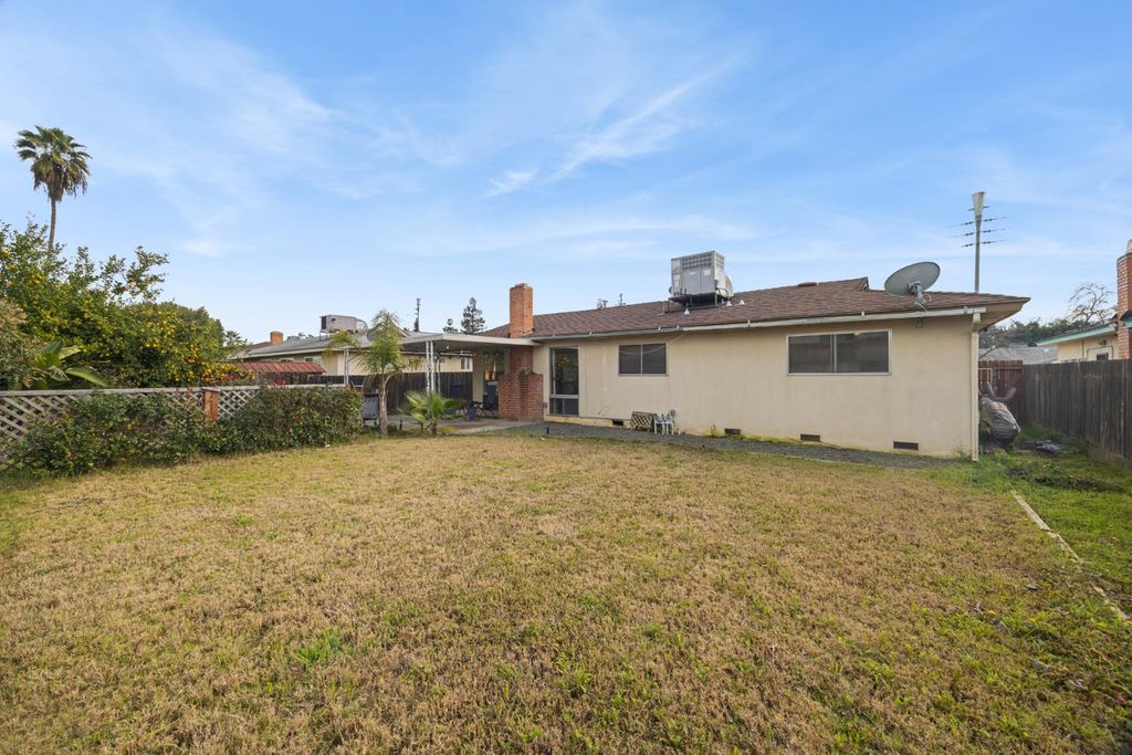 Image 30 of property listing at 741 W Holland, Clovis, CA 93612