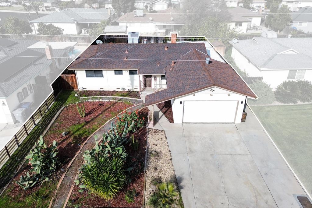 Image 32 of property listing at 741 W Holland, Clovis, CA 93612