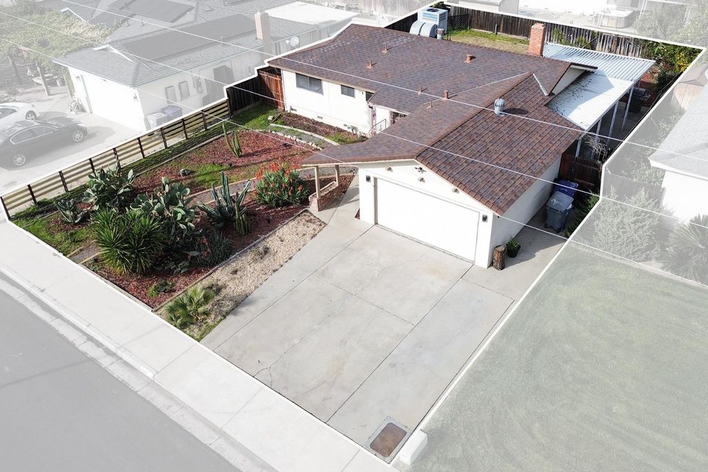 Image 33 of property listing at 741 W Holland, Clovis, CA 93612