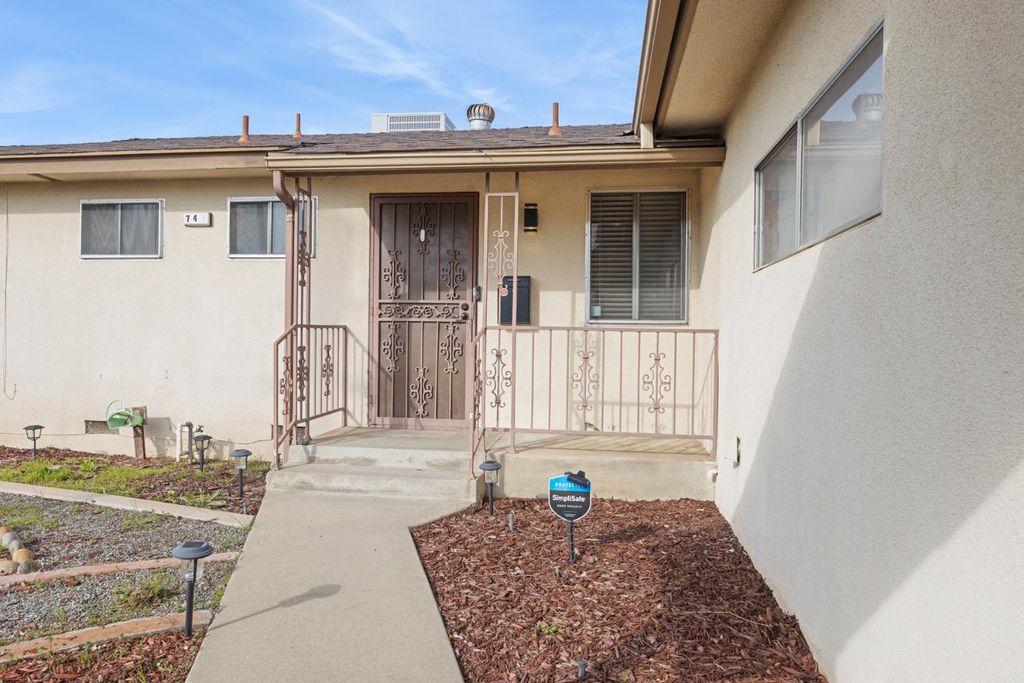 Image 7 of property listing at 741 W Holland, Clovis, CA 93612