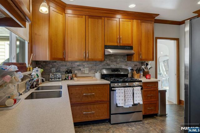 120 Meadowbrook Road, Livingston, NJ 07039