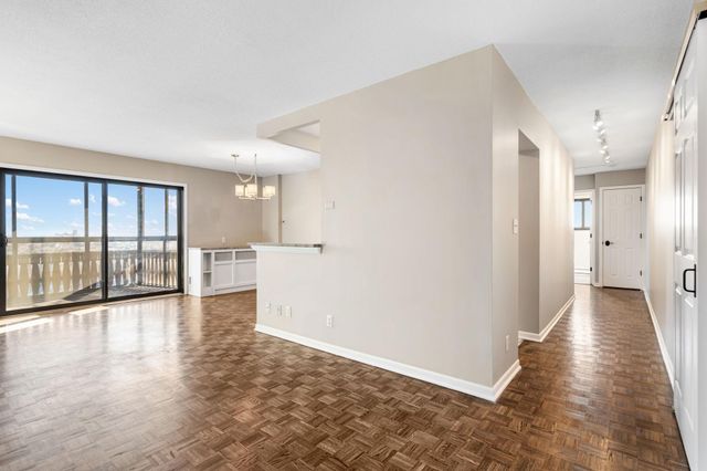 410 Groveland Avenue 1605, Minneapolis, MN 55403