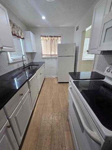 7229 Agnes Avenue, Kansas City, MO 64132