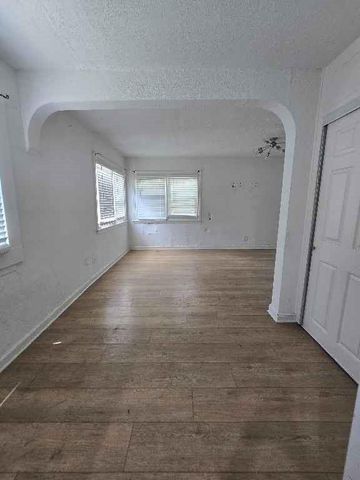 7229 Agnes Avenue, Kansas City, MO 64132