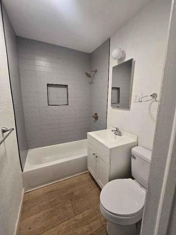 7229 Agnes Avenue, Kansas City, MO 64132