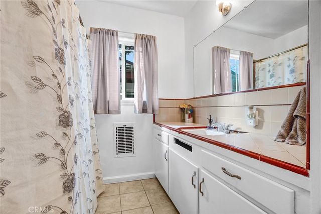 856 E Mcfadden Avenue, Santa Ana, CA 92707