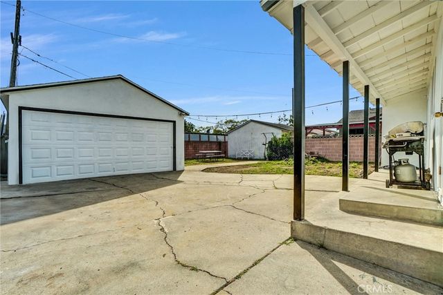 856 E Mcfadden Avenue, Santa Ana, CA 92707