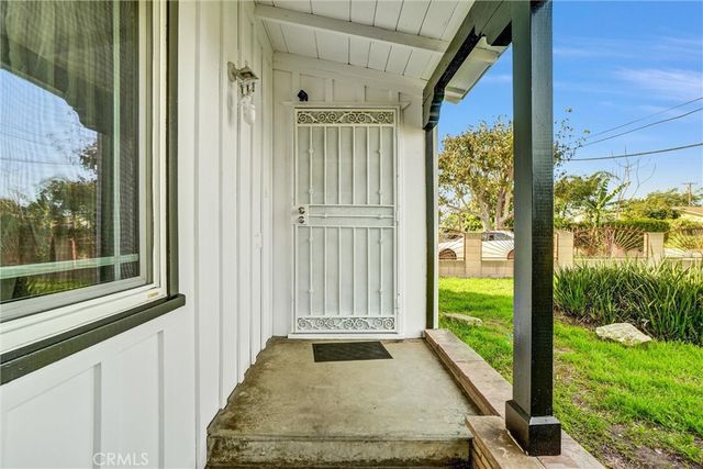 856 E Mcfadden Avenue, Santa Ana, CA 92707
