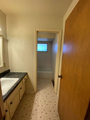 2221 Denver Drive, Rockford, IL 61108