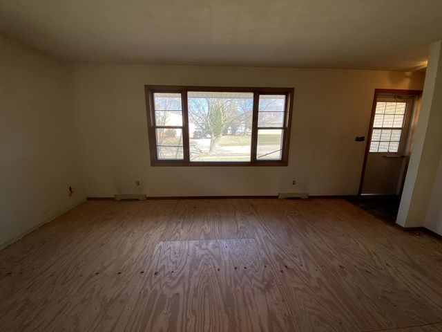 2221 Denver Drive, Rockford, IL 61108