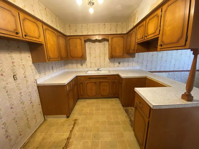 2221 Denver Drive, Rockford, IL 61108