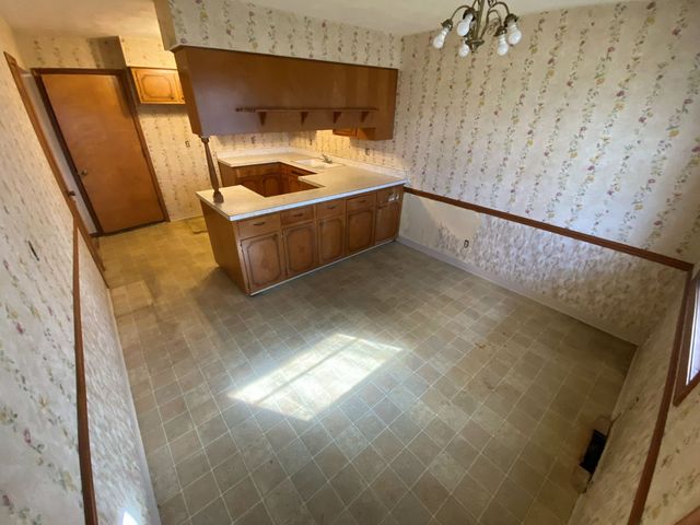 2221 Denver Drive, Rockford, IL 61108