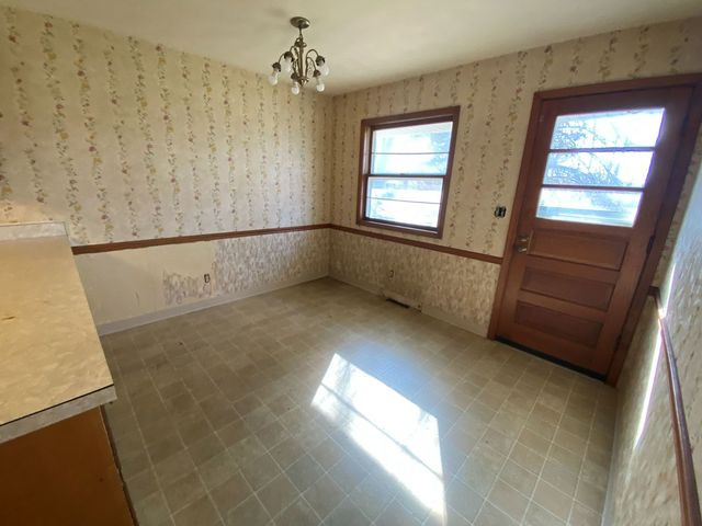 2221 Denver Drive, Rockford, IL 61108