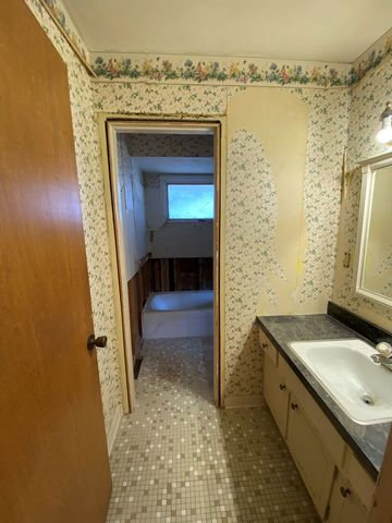 2221 Denver Drive, Rockford, IL 61108