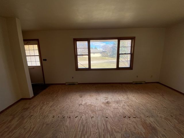 2221 Denver Drive, Rockford, IL 61108