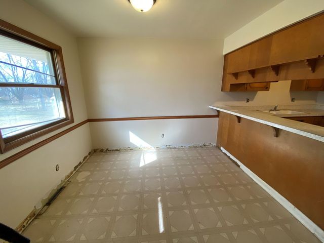 2221 Denver Drive, Rockford, IL 61108