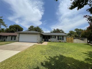701 S Hunters Glen Circle, Arlington, TX 76015