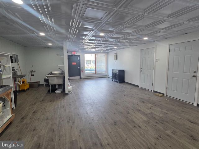 101 N BROADWAY, Pennsville, NJ 08070