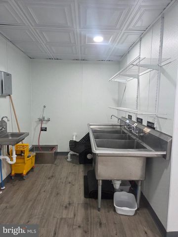 101 N BROADWAY, Pennsville, NJ 08070