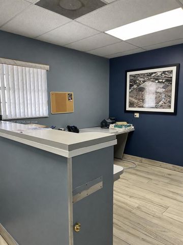 2930 NW 17th Terrace, Oakland Park, FL 33311