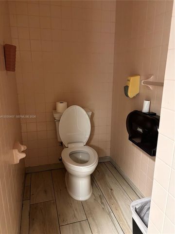 2930 NW 17th Terrace, Oakland Park, FL 33311