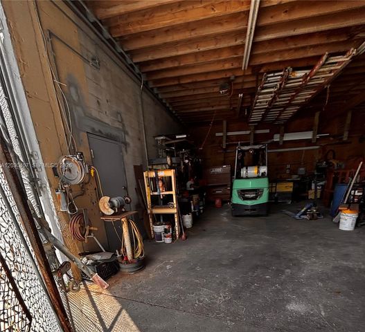 2930 NW 17th Terrace, Oakland Park, FL 33311