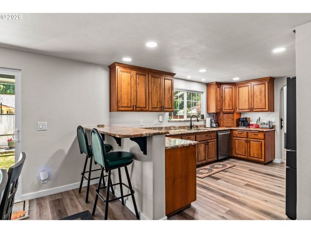 3835 WINSLOW Ave, Springfield, OR 97477