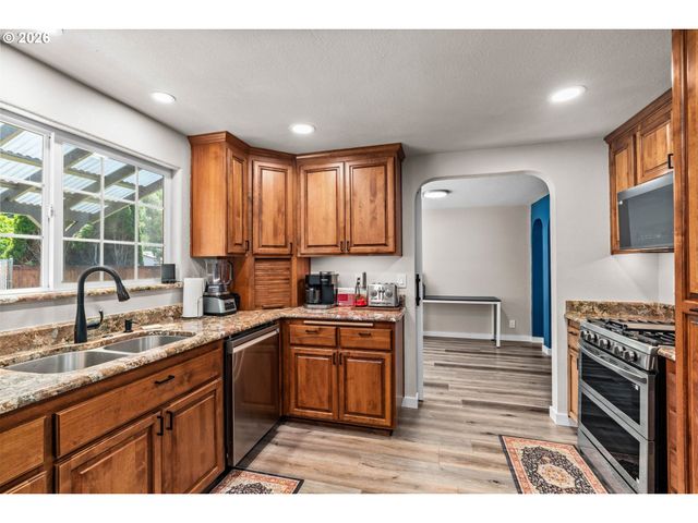 3835 WINSLOW Ave, Springfield, OR 97477