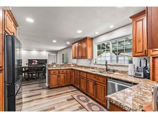 3835 WINSLOW Ave, Springfield, OR 97477