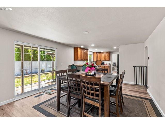 3835 WINSLOW Ave, Springfield, OR 97477