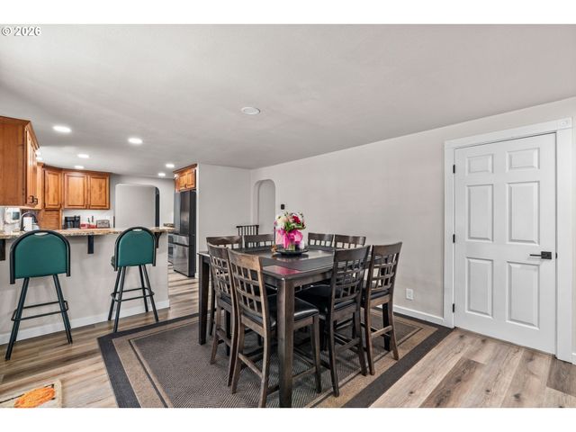 3835 WINSLOW Ave, Springfield, OR 97477