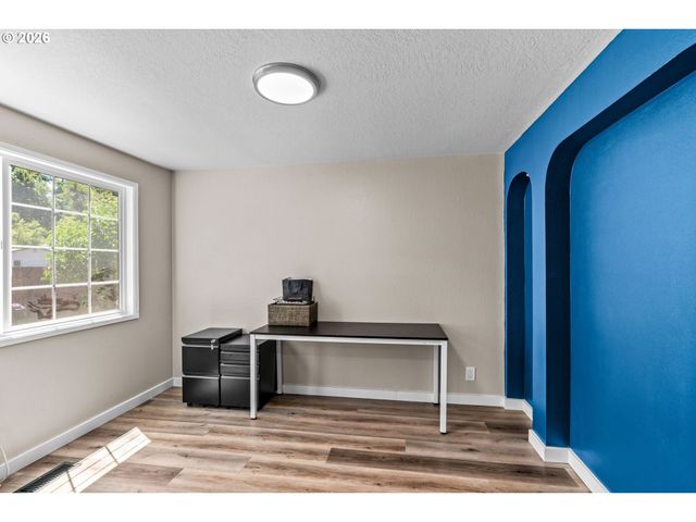 3835 WINSLOW Ave, Springfield, OR 97477