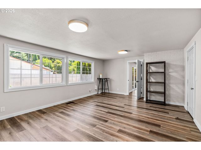 3835 WINSLOW Ave, Springfield, OR 97477