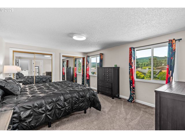 3835 WINSLOW Ave, Springfield, OR 97477