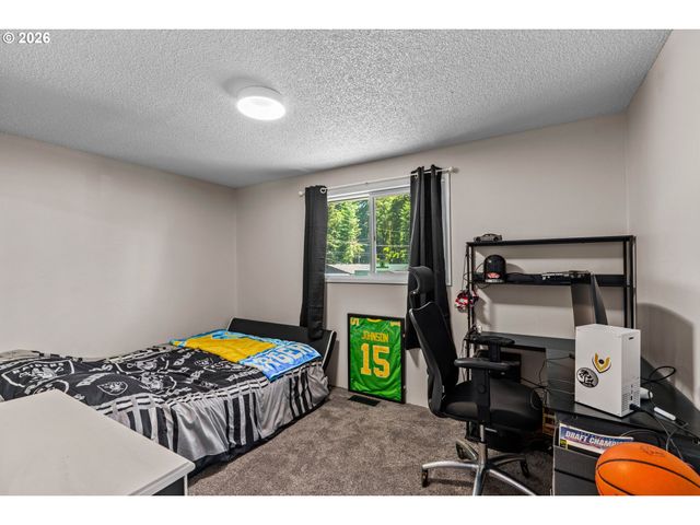 3835 WINSLOW Ave, Springfield, OR 97477