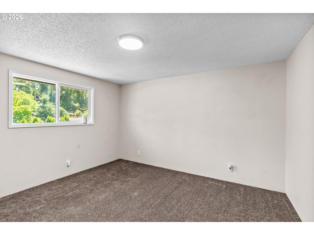 3835 WINSLOW Ave, Springfield, OR 97477