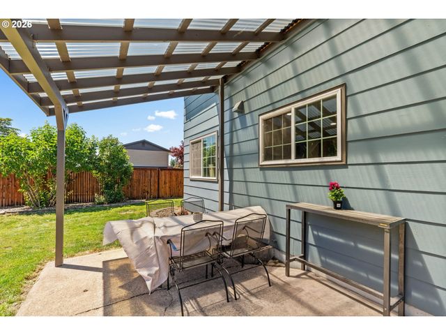 3835 WINSLOW Ave, Springfield, OR 97477