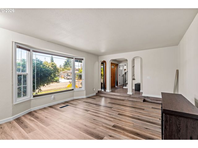 3835 WINSLOW Ave, Springfield, OR 97477