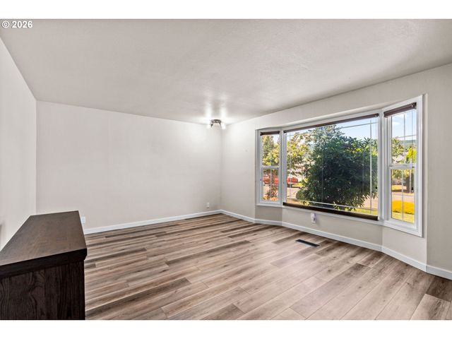 3835 WINSLOW Ave, Springfield, OR 97477