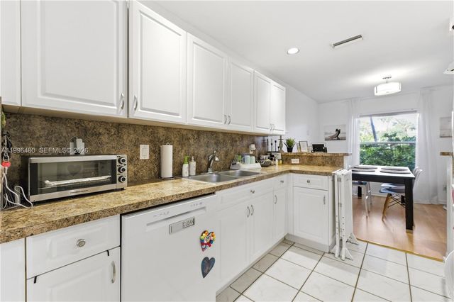 2817 NW 99th Ter, Sunrise, FL 33322