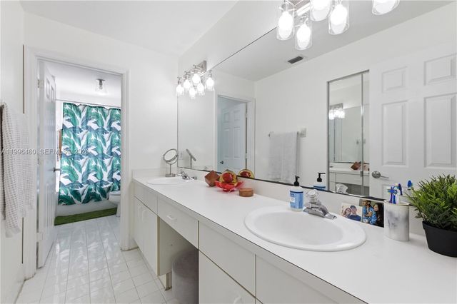 2817 NW 99th Ter, Sunrise, FL 33322