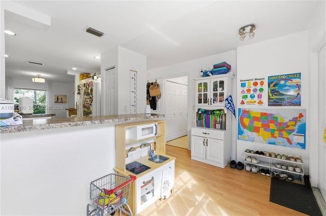 2817 NW 99th Ter, Sunrise, FL 33322