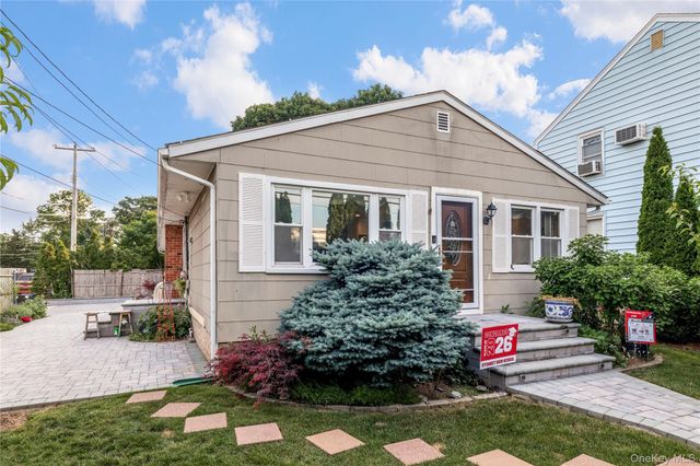 36 Richmond Street, Syosset, NY 11791