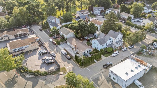 36 Richmond Street, Syosset, NY 11791