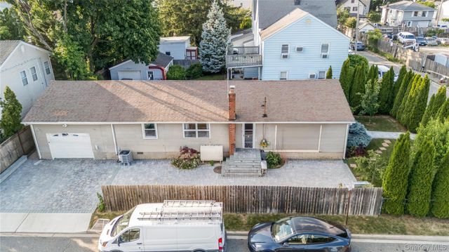 36 Richmond Street, Syosset, NY 11791