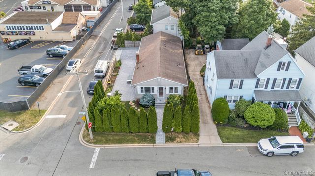 36 Richmond Street, Syosset, NY 11791