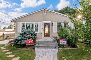 36 Richmond Street, Syosset, NY 11791