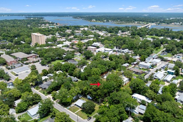 609 Russell Avenue, Ocean Springs, MS 39564
