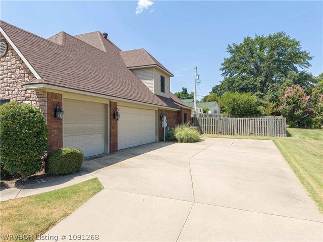 1112 Autumn Oaks Lane, Fort Smith, AR 72903